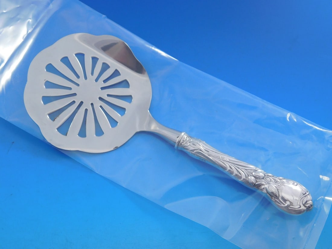 Reed & Barton La Parisienne Sterling Silver Tomato Server Custom Made: Reed & Barton La Parisienne Sterling Silver Tomato Server Custom Made This exquisite tomato server, custom made in the La Parisienne pattern by Reed & Barton, showcases the elegance of sterling silver