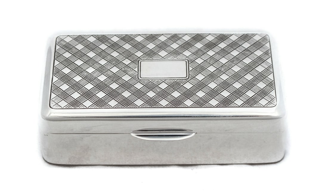 Contemporary Hand Chased 925 Sterling Silver Tobacco Box Made in Portugal: Contemporary Hand Chased 925 Sterling Silver Tobacco Box Made in Portugal This exquisite tobacco box is crafted from fine 925 sterling silver, showcasing a sleek and contemporary striped design. Hand