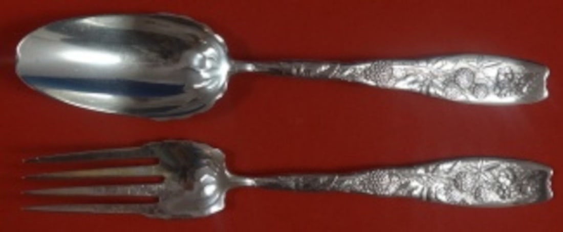 Whiting Berry Sterling Silver Salad Serving Set 2-piece 9 1/4" Black Raspberry Motif: Whiting Berry Sterling Silver Salad Serving Set 2-piece 9 1/4" Black Raspberry Motif Enhance your dining experience with this exquisite 2-piece salad serving set from Whiting, featuring the elegant Be