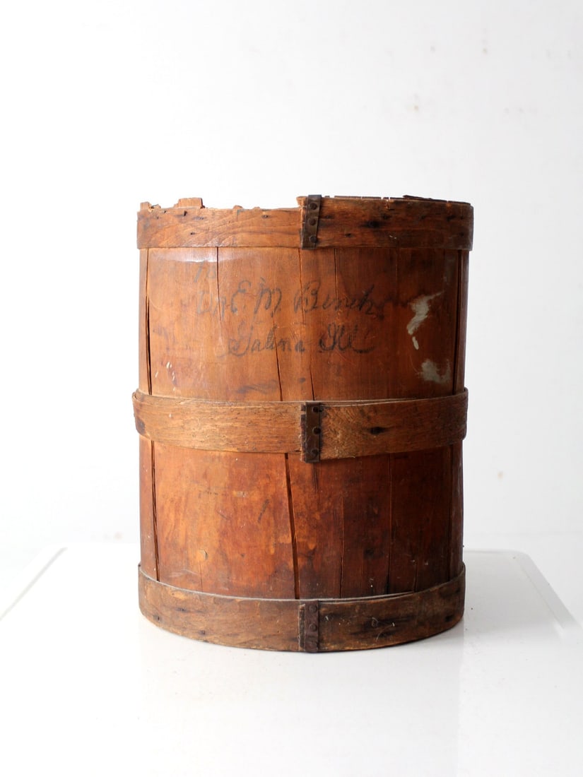 Antique Wooden Barrel with Inscription for Farmhouse Decor: Antique Wooden Barrel with Inscription for Farmhouse Decor This antique wooden barrel showcases traditional stave construction, complete with wooden hoops and early fasteners. Its rich, timeworn patin