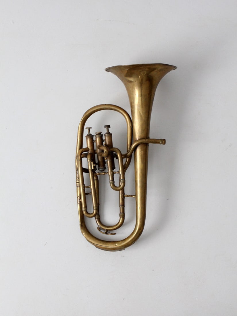 Vintage H. Lomar Brass Baritone Horn for Display 20": Vintage H. Lomar Brass Baritone Horn for Display 20" Discover this vintage baritone horn marked H. Lomar Paris and E.O. Hentschel Sole Agent Chicago, showcasing a stunning brass finish. Crafted by the