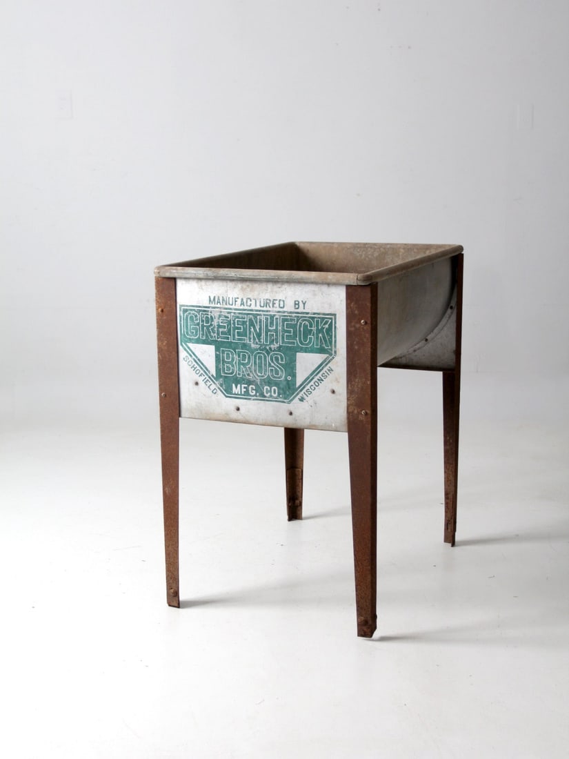 Vintage Galvanized Metal Washtub with Drain Spout and Green Branding: Vintage Galvanized Metal Washtub with Drain Spout and Green Branding This vintage raised metal washtub is a charming addition to any outdoor space. Constructed from durable galvanized metal, it featur