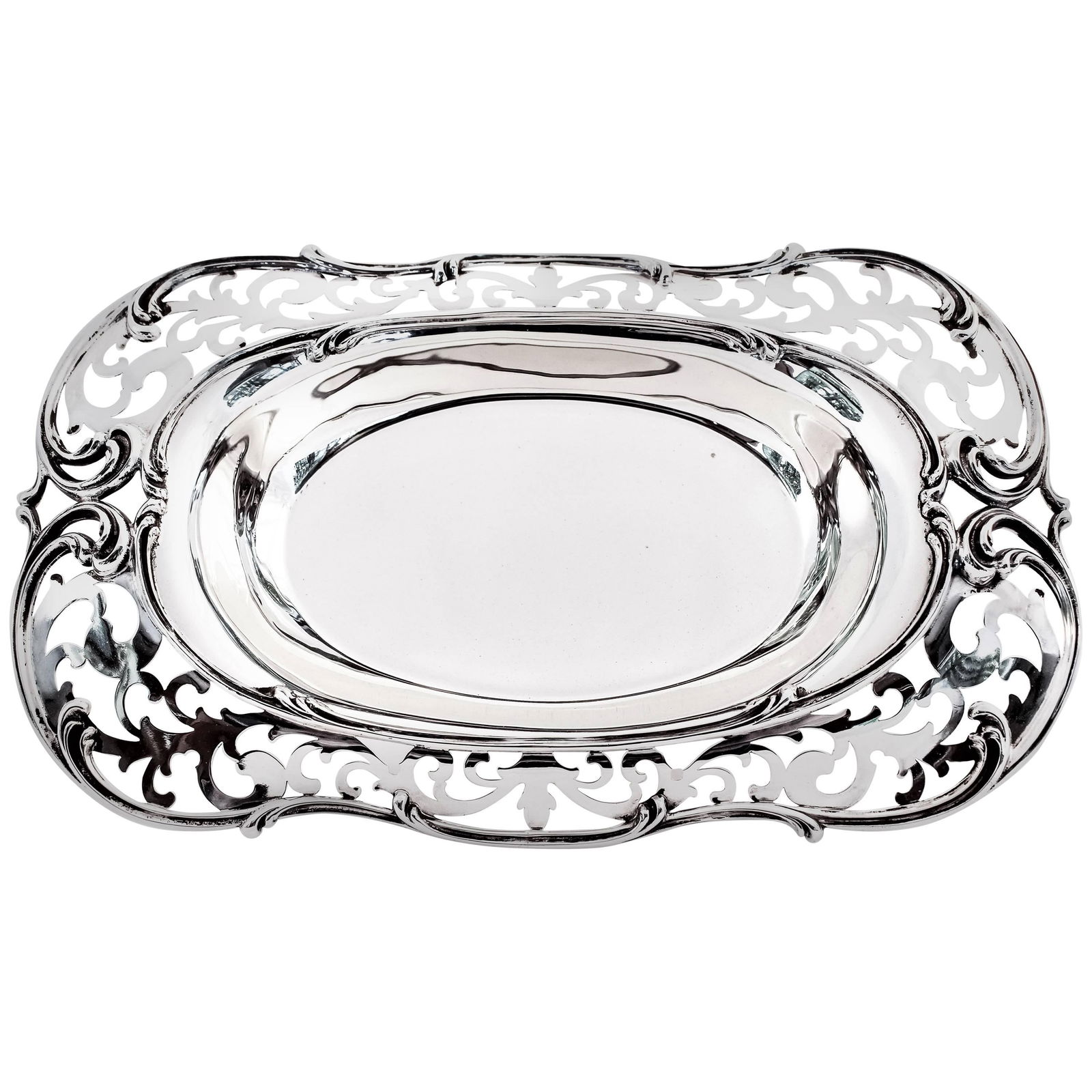 Bigelow Kennard & Co 1919 Sterling Silver Oblong Dish with Scalloped Border: Bigelow Kennard & Co 1919 Sterling Silver Oblong Dish with Scalloped Border This exquisite dish from Bigelow, Kennard and Co. features a striking open-work border that beautifully scallops around the