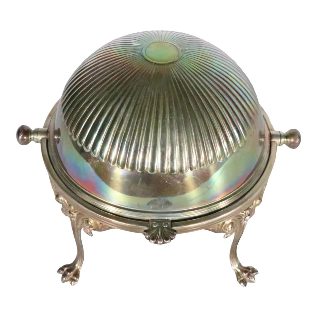 Elegant Silverplate Covered Butter Cheese Dish with Glass Liner: Elegant Silverplate Covered Butter Cheese Dish with Glass Liner Elevate your dining experience with this elegant covered butter or cheese dish, featuring a classical style complemented by a round body