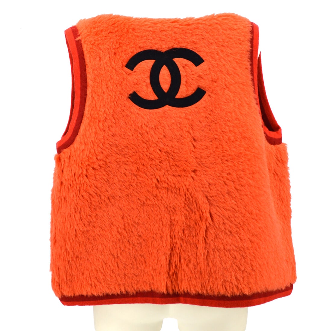 Chanel 94A Red Cashmere Silk Lined Sleeveless Fur Vest: Chanel 94A Red Cashmere Silk Lined Sleeveless Fur Vest Elevate your wardrobe with this stunning Chanel 94A Fur Vest in a vibrant red hue. This sleeveless vest features a basic jacket style, perfect fo