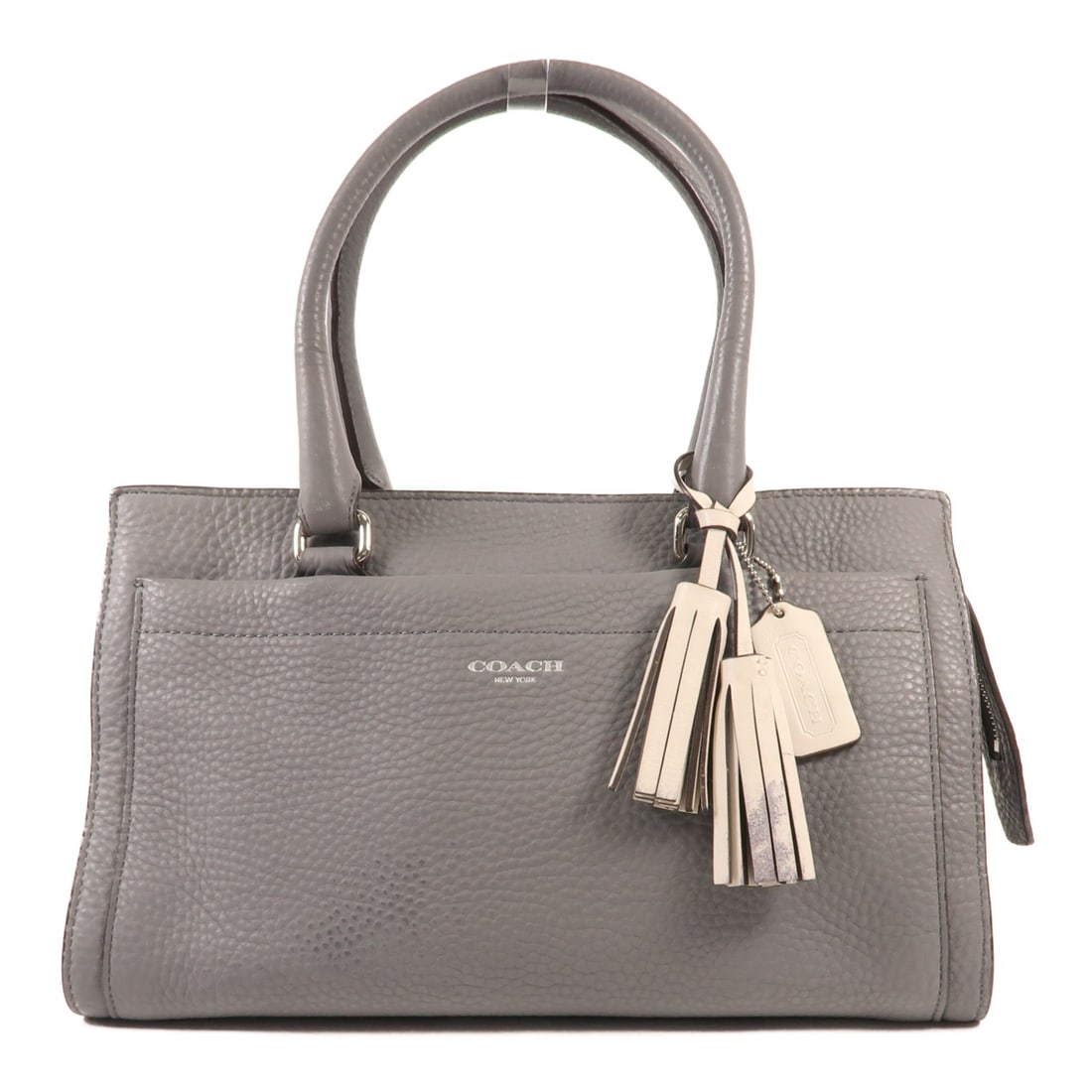 COACH Grey Calfskin Leather Shoulder Handbag: COACH Grey Calfskin Leather Shoulder Handbag This elegant COACH shoulder bag is crafted from premium calfskin leather, showcasing a sophisticated gray exterior. With a spacious design, it measures app