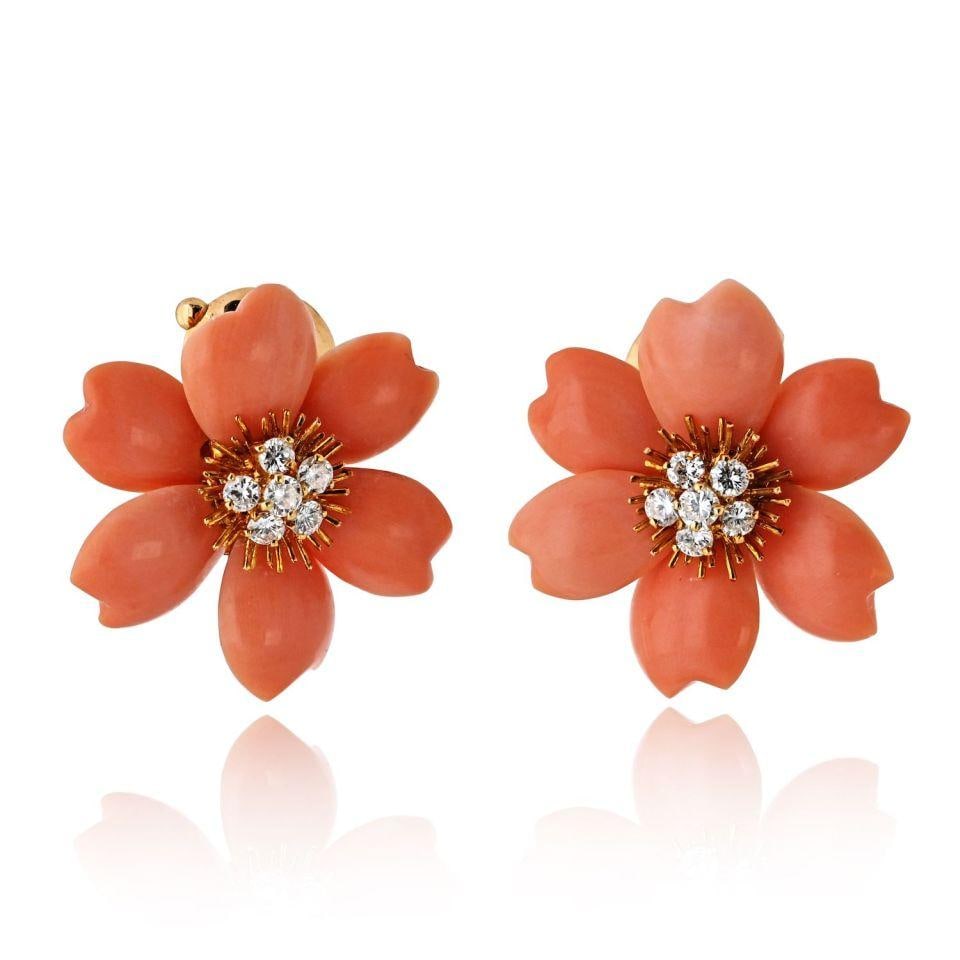 Van Cleef & Arpels Rose de Noel 18K Yellow Gold Coral Earrings 1978 Vintage: Van Cleef & Arpels Rose de Noel 18K Yellow Gold Coral Earrings 1978 Vintage Discover the exquisite Van Cleef & Arpels Rose de Noel clip-on earrings, a vintage piece from 1978. Crafted in luxurious 18K