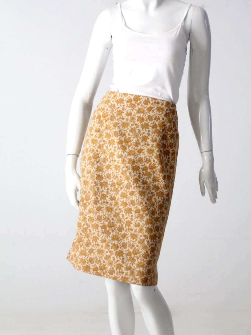 1960s Vintage Pencil Skirt Traditional by Country Set Floral Pattern: 1960s Vintage Pencil Skirt Traditional by Country Set Floral Pattern Discover the elegance of the 1960s with this vintage pencil skirt from Traditional by Country Set. Crafted from a cream woven fabri