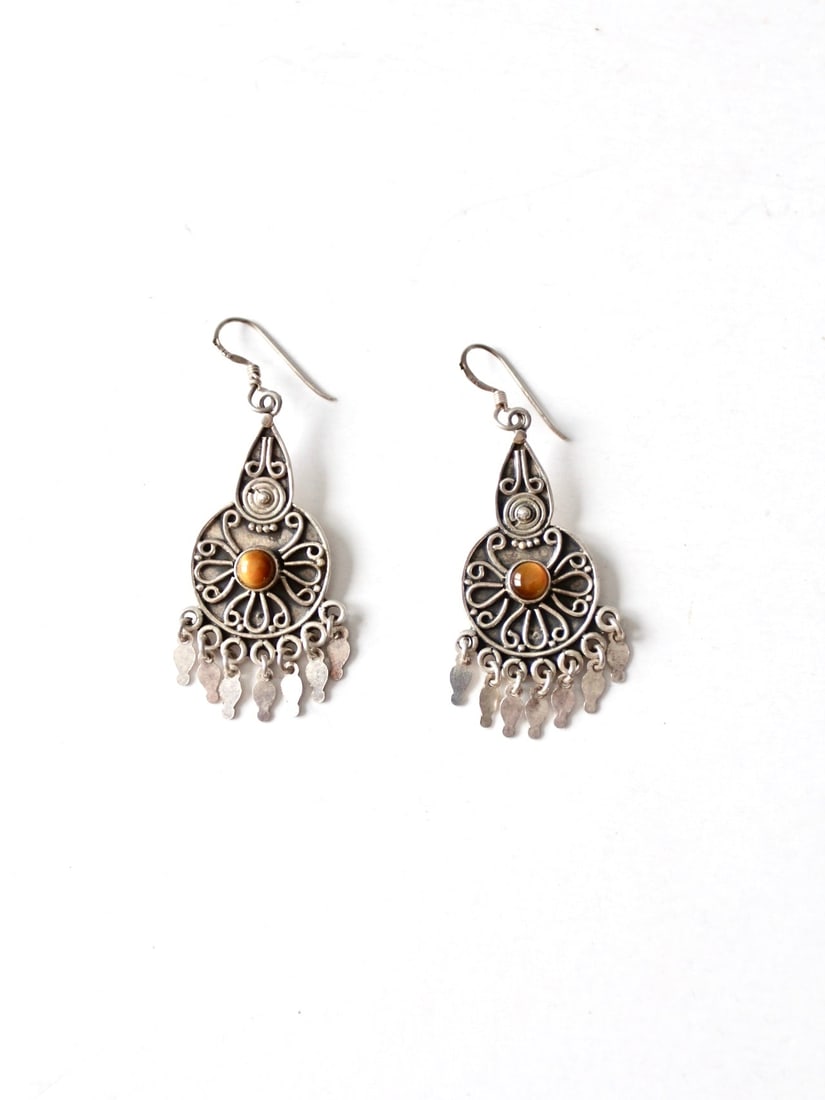 Vintage Sterling Silver Filigree Drop Earrings with Tiger's Eye: Vintage Sterling Silver Filigree Drop Earrings with Tiger's Eye Elevate your jewelry collection with these Vintage Sterling Silver Drop Earrings. Crafted from high-quality sterling silver, these earri