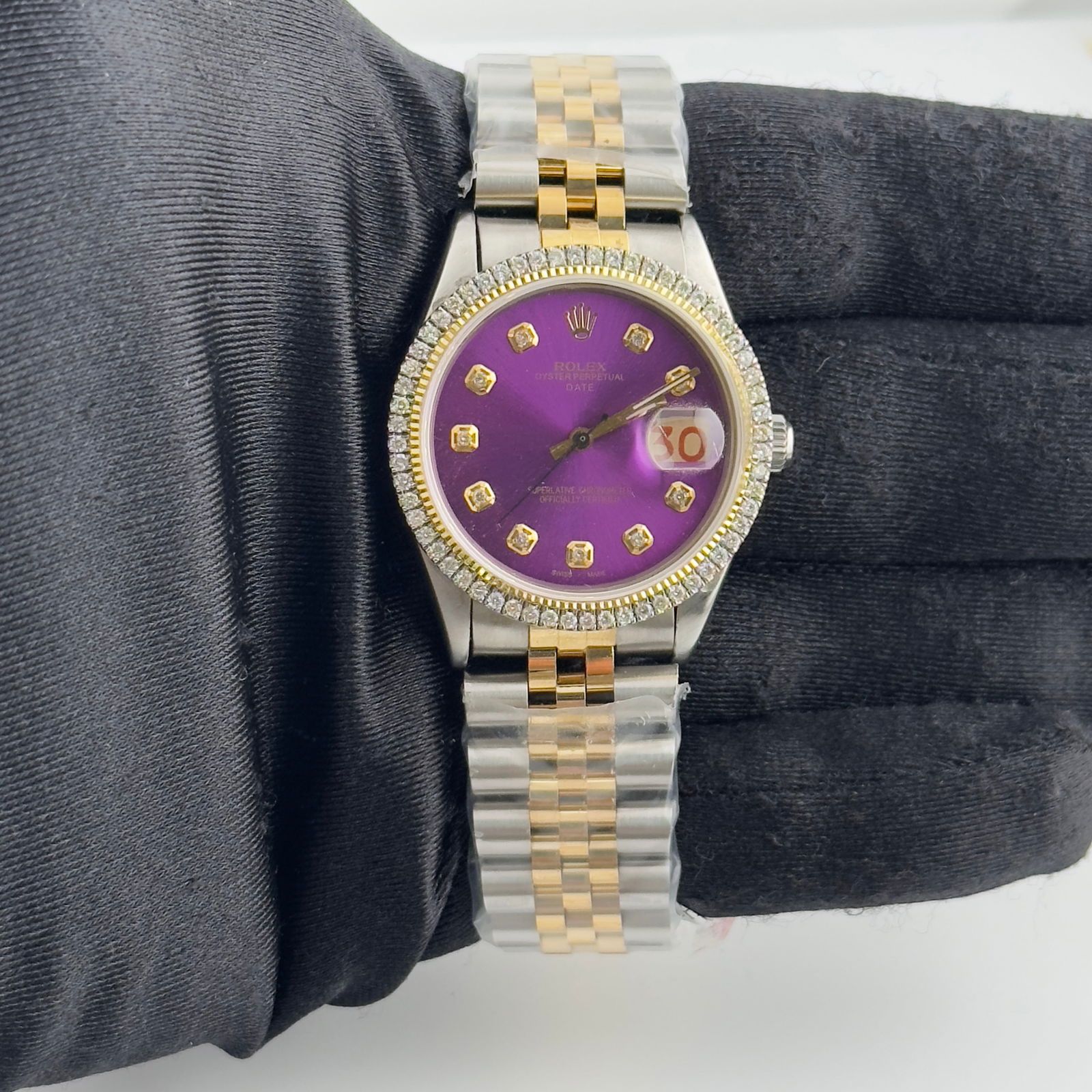 Rolex Date 6694 Unisex Purple Diamond Dial After Market Jubilee: Rolex Date 6694 Unisex Purple Diamond Dial After Market Jubilee This exquisite Rolex Date After Market features a stunning purple diamond dial, making it a unique addition to any collection. Designed