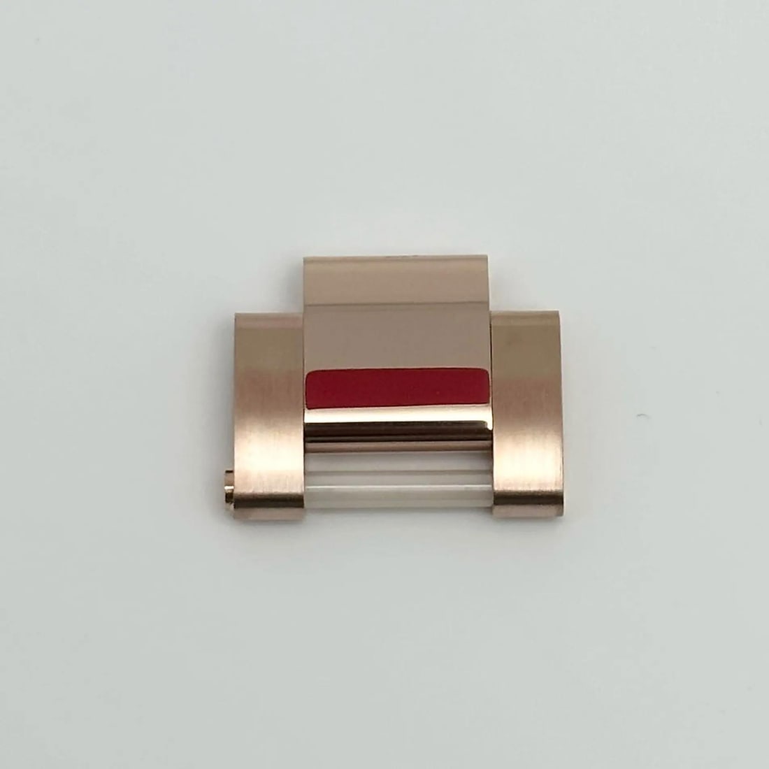 Rolex Cosmograph Daytona 18k Rose Gold Band Link 116505 Luxury: Rolex Cosmograph Daytona 18k Rose Gold Band Link 116505 Luxury This exquisite Rolex Cosmograph Daytona Band Link is expertly crafted from luxurious 18k rose gold, showcasing a stunning gold color that