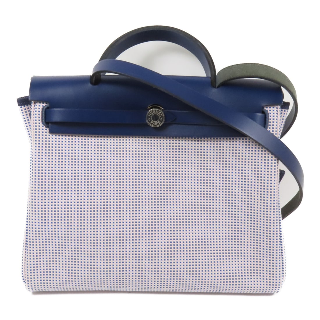 HERMES Herbag PM 2 Way Shoulder Bag Canvas Maue Bleu: HERMES Herbag PM 2 Way Shoulder Bag Canvas Maue Bleu This elegant HERMES Herbag PM 2 Way Shoulder Handbag is crafted from durable canvas in a sophisticated Maue Bleu color. Designed for versatility, i
