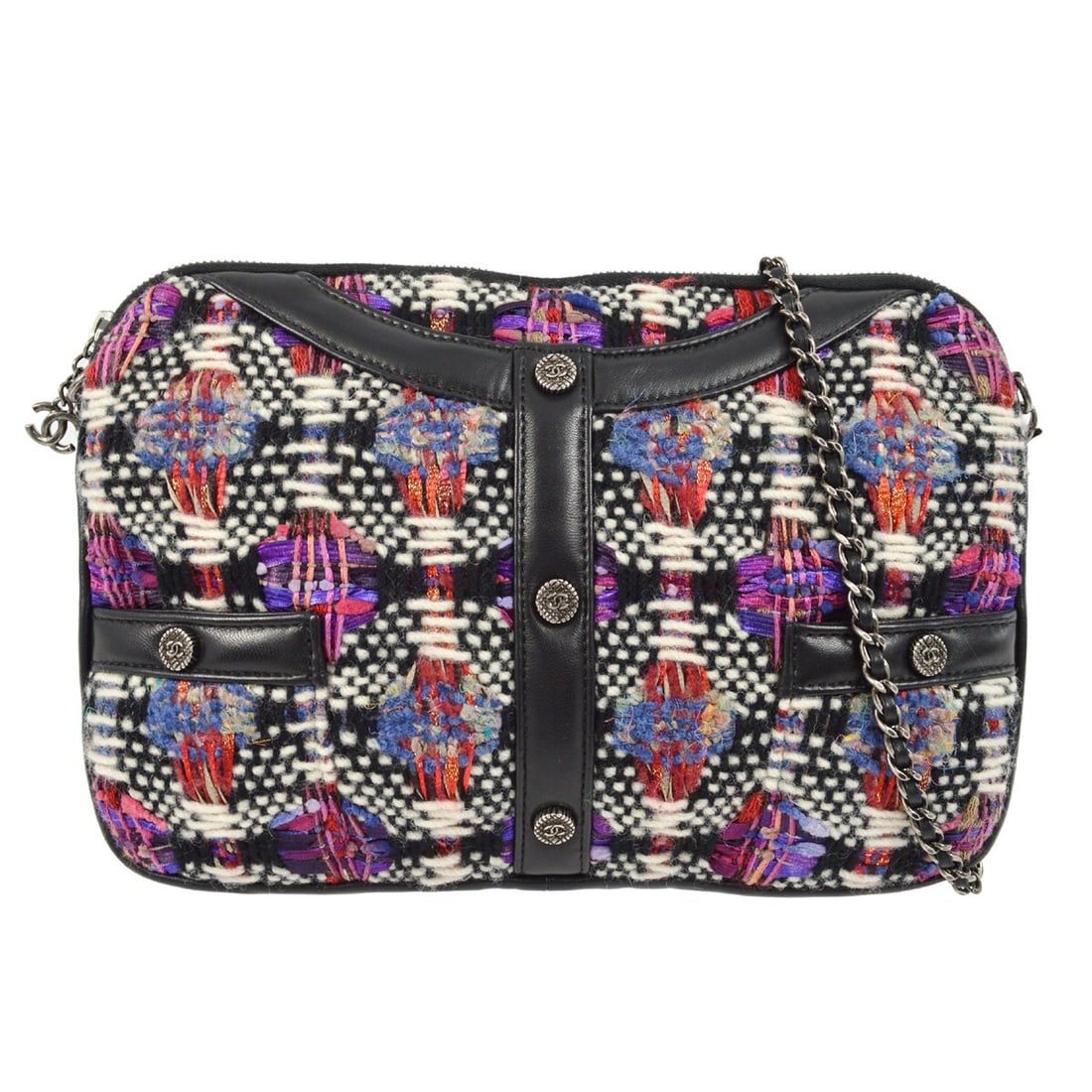 Chanel Black Lambskin Wool Shoulder Bag with Chain Strap: Chanel Black Lambskin Wool Shoulder Bag with Chain Strap This elegant Chanel shoulder bag combines luxurious lambskin wool with a chic design. The medium-sized bag features a zip closure and a practic