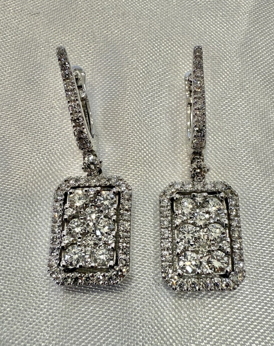 Stunning 14K White Gold Diamond Dangle Earrings 1.68ct: Stunning 14K White Gold Diamond Dangle Earrings 1.68ct Experience elegance with this stunning pair of dangle/drop earrings crafted from 14k white gold. Each earring features exquisite diamond detailin