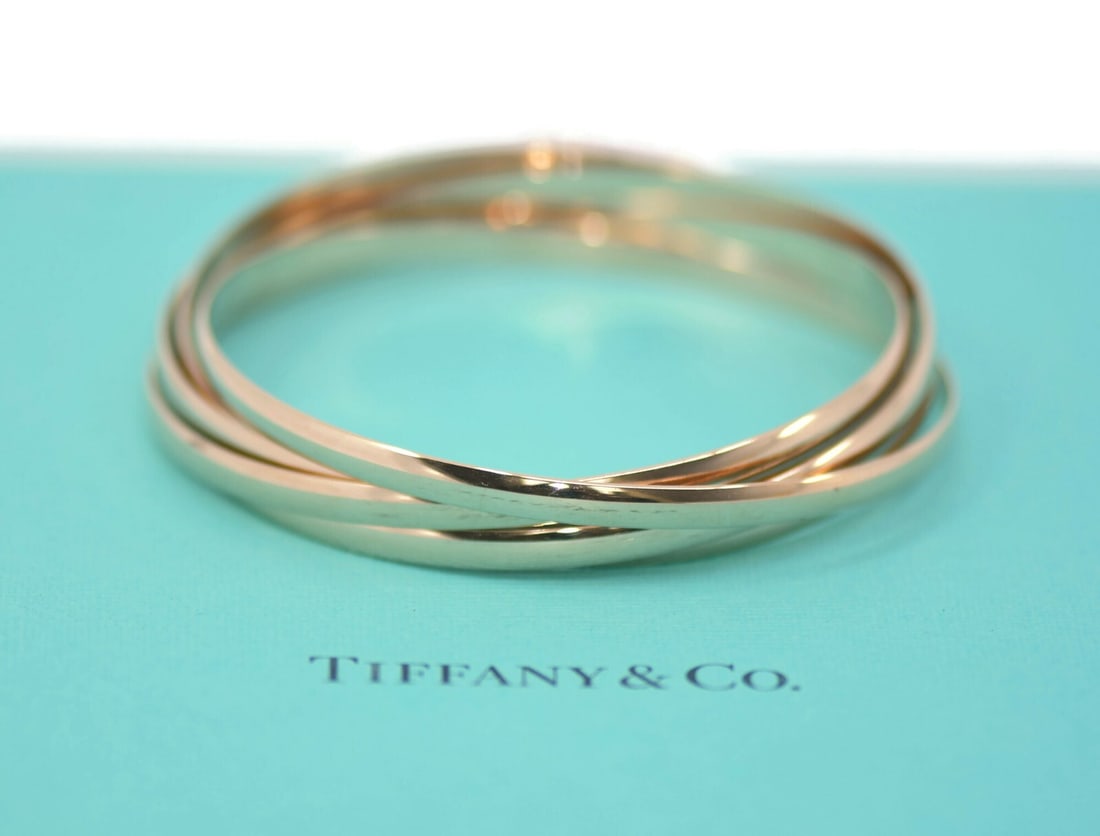 Tiffany & Co Paloma Picasso 18K Rose Gold Bangle Bracelet Authentic: Tiffany & Co Paloma Picasso 18K Rose Gold Bangle Bracelet Authentic This exquisite Tiffany & Co. Paloma Picasso Melody bracelet is crafted from luxurious 18K rose gold, featuring a stylish bangle desi