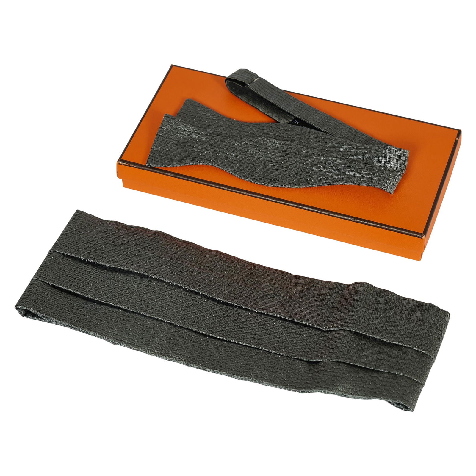Hermes 2008 Obama Tuxedo Belt & Bow Tie Set: Hermes 2008 Obama Tuxedo Belt & Bow Tie Set This exquisite set features a grey tuxedo belt and bow tie designed by Hermes, crafted for Barack Obama's 2008 inauguration. The belt and bow tie are made o