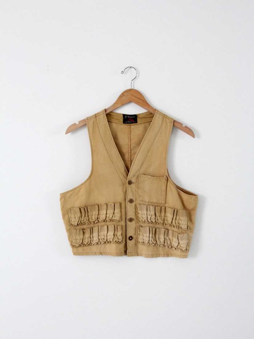 1950s J.C. Higgins Vintage Hunting Vest Tan Canvas: 1950s J.C. Higgins Vintage Hunting Vest Tan Canvas Discover a classic piece of hunting apparel with this 1950s vintage J.C. Higgins hunting vest. Crafted from durable tan canvas, this vest features mu