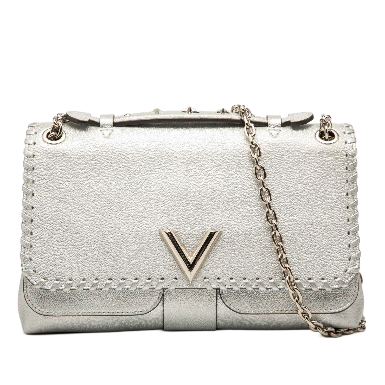 Louis Vuitton Silver Metallic Cuir Plume Ecume Very Chain Bag: Louis Vuitton Silver Metallic Cuir Plume Ecume Very Chain Bag Elevate your accessory collection with the Louis Vuitton Metallic Cuir Plume Ecume Very Chain Bag. This stunning bag is crafted from metal