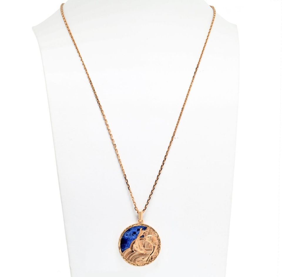 Van Cleef & Arpels 18K Rose Gold Pisces Zodiac Pendant Necklace: Van Cleef & Arpels 18K Rose Gold Pisces Zodiac Pendant Necklace This exquisite Van Cleef & Arpels Pisces Zodiac Necklace is crafted from luxurious 18K rose gold, weighing 52.2 grams. The necklace is p