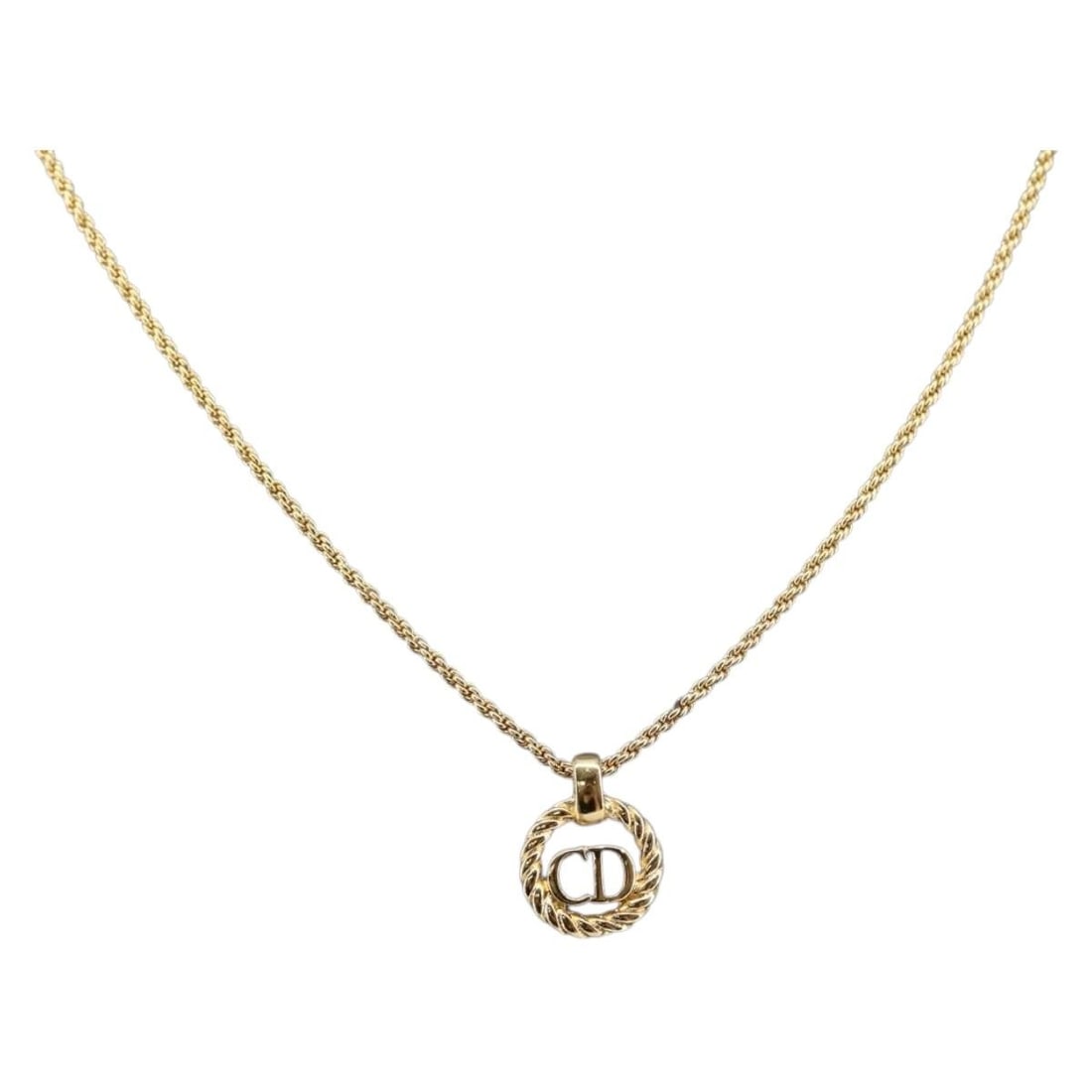 Christian Dior Gold Necklace Metal Authentic SW1691: Christian Dior Gold Necklace Metal Authentic SW1691 This exquisite Christian Dior necklace showcases a stunning gold-tone metal design, perfect for adding a touch of elegance to any outfit. Measuring