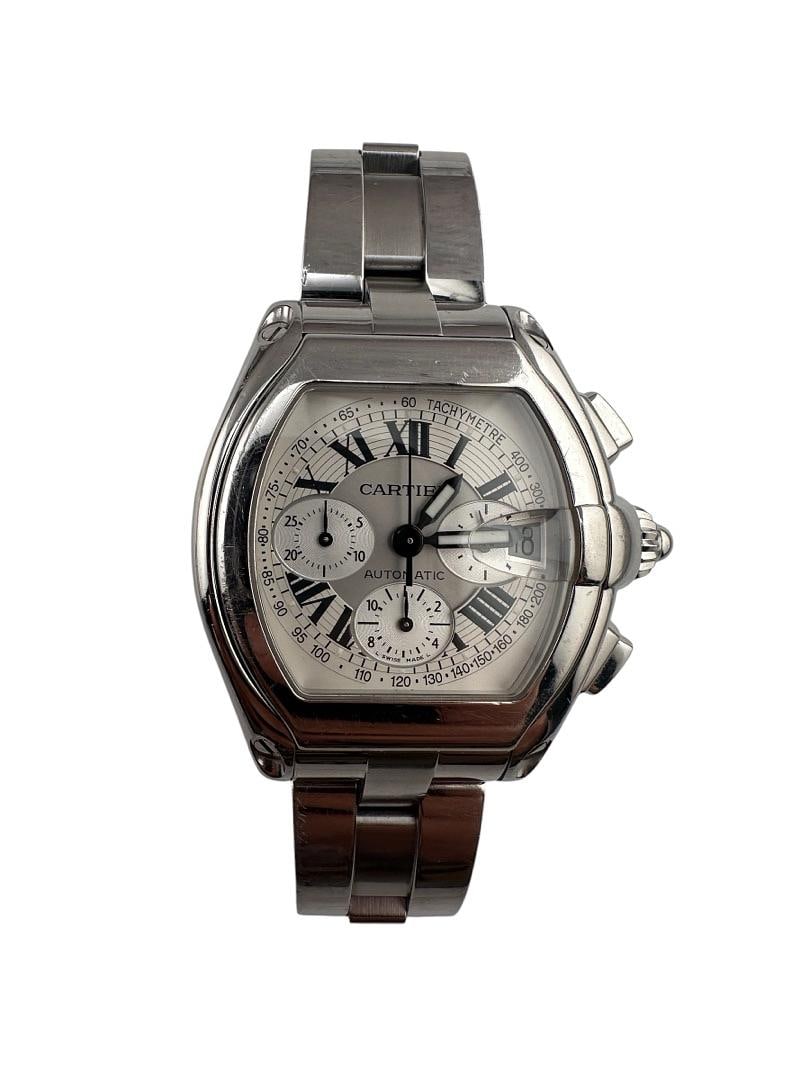 Cartier Roadster XL Mens Watch Silver Roman Dial Ref 2618 with Papers 2003: Cartier Roadster XL Mens Watch Silver Roman Dial Ref 2618 with Papers 2003 Discover the elegance of the Cartier Roadster XL, a stunning timepiece designed for men. This watch features a striking silve