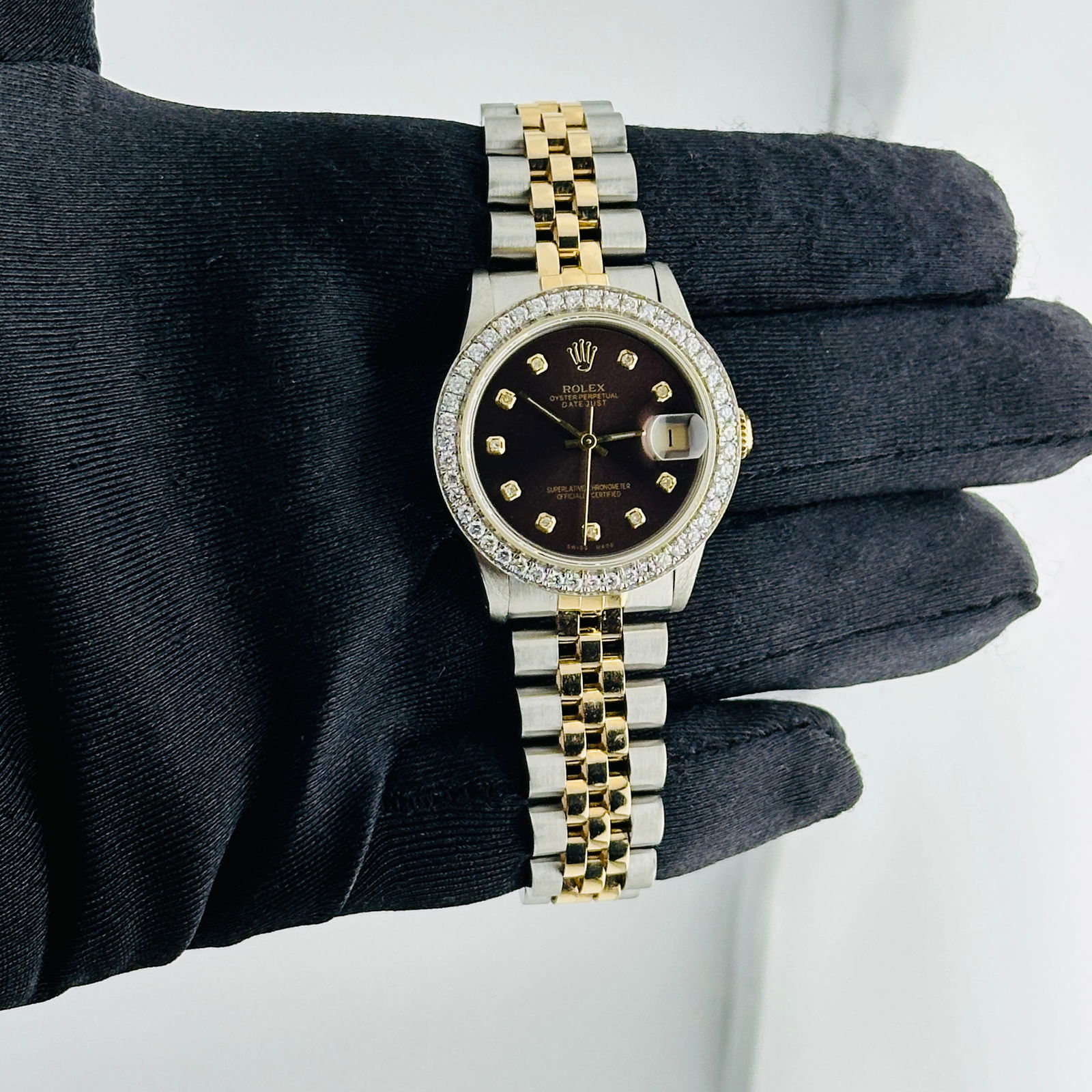 Rolex Datejust Ladies 31mm Brown Diamond Dial Jubilee Ref 68273: Rolex Datejust Ladies 31mm Brown Diamond Dial Jubilee Ref 68273 This exquisite ladies' Rolex Datejust features a stunning Aftermarket Brown Diamond dial that perfectly complements its luxurious design
