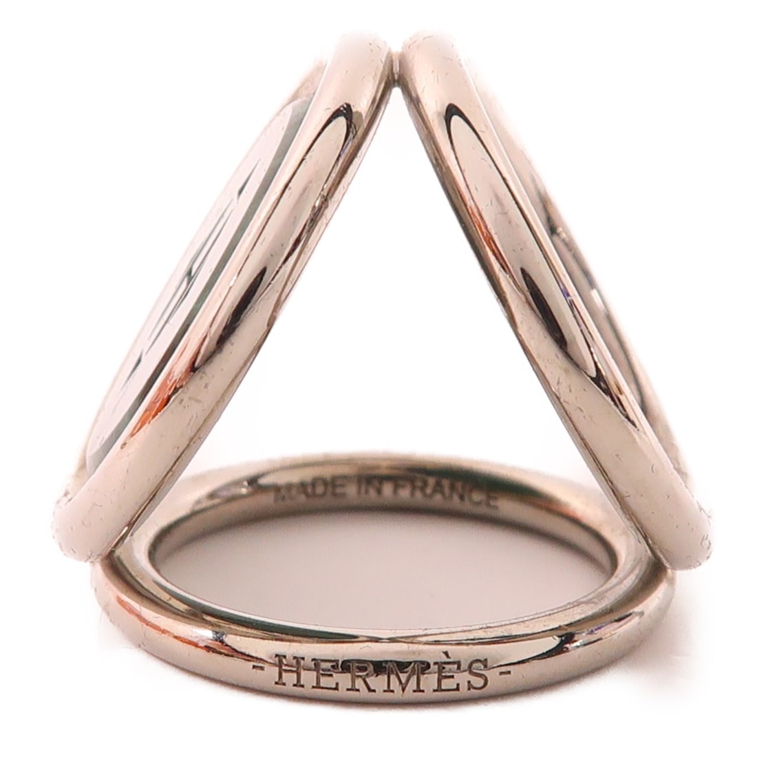 HERMES Scarf Ring Silver Green Accent France: HERMES Scarf Ring Silver Green Accent France Elevate your style with this exquisite HERMES Scarf Ring, crafted from high-quality materials in a striking silver and green color palette. This scarf ring