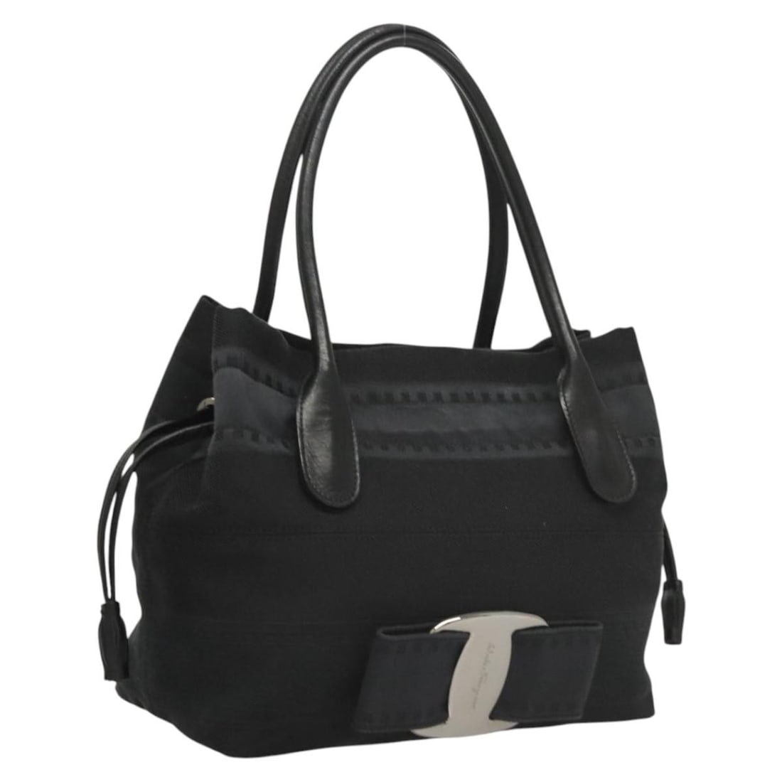 Salvatore Ferragamo Navy Silver Canvas Hand Bag Authentic Made in Italy: Salvatore Ferragamo Navy Silver Canvas Hand Bag Authentic Made in Italy This authentic Salvatore Ferragamo hand bag combines style and practicality with its durable canvas construction. The exterior f