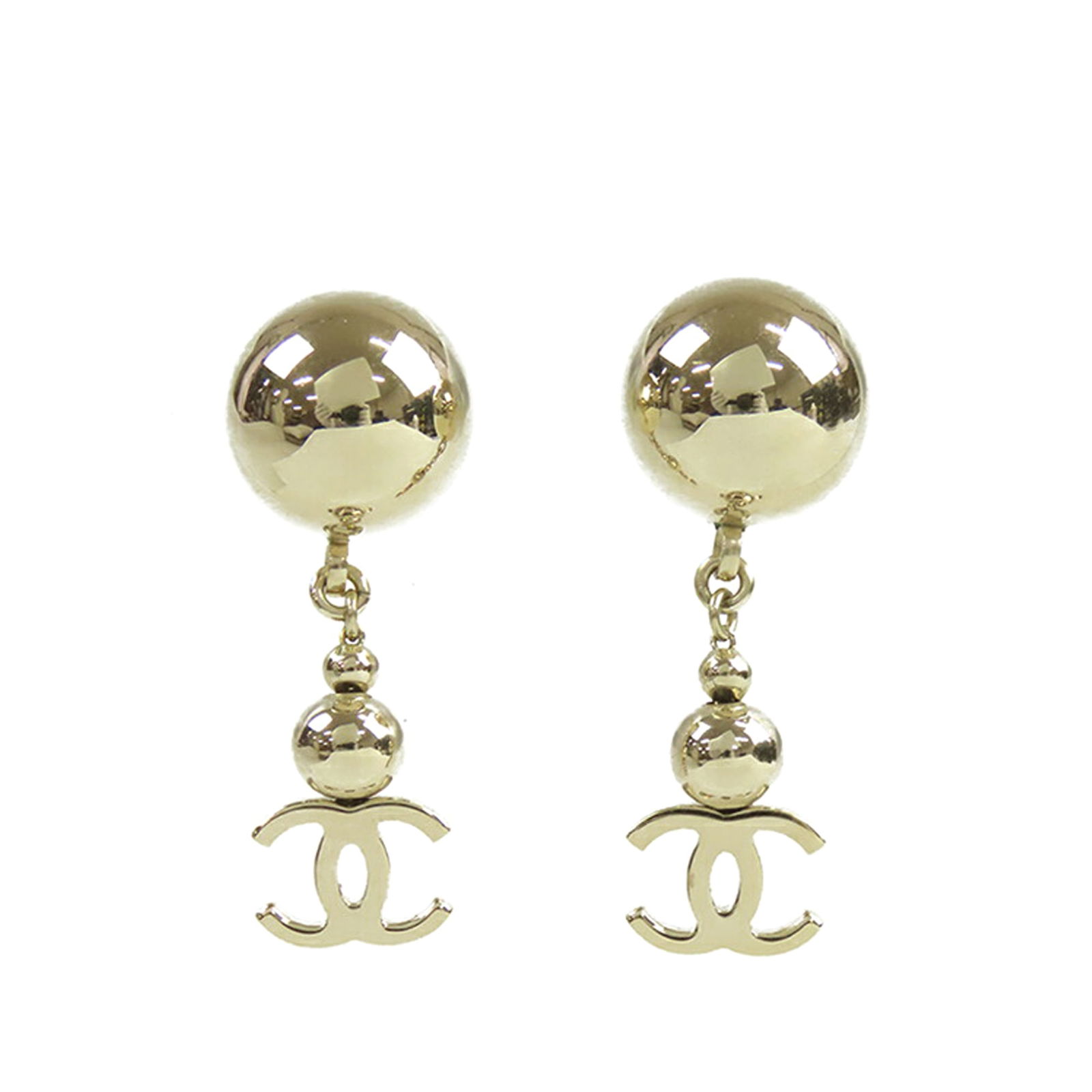 Chanel CC Gold Plated Earrings Push Back Italy: Chanel CC Gold Plated Earrings Push Back Italy Elevate your accessory collection with these stunning Chanel CC Gold Plated Swing Push Back Earrings. Crafted with a gold plated metal body, these earrin