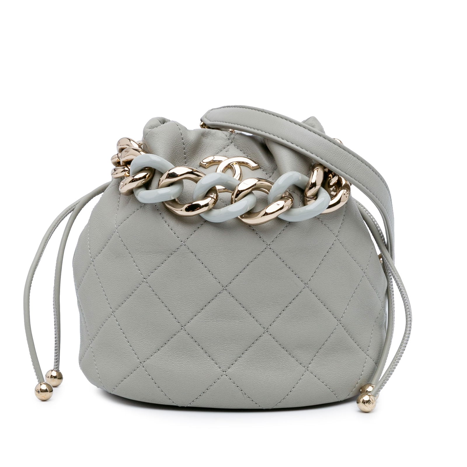 Chanel CC Quilted Gray Leather Bi-Color Chain Bucket Bag: Chanel CC Quilted Gray Leather Bi-Color Chain Bucket Bag This stylish Chanel bucket bag showcases a luxurious quilted leather body, complemented by a unique resin and chain handle. It features a leath