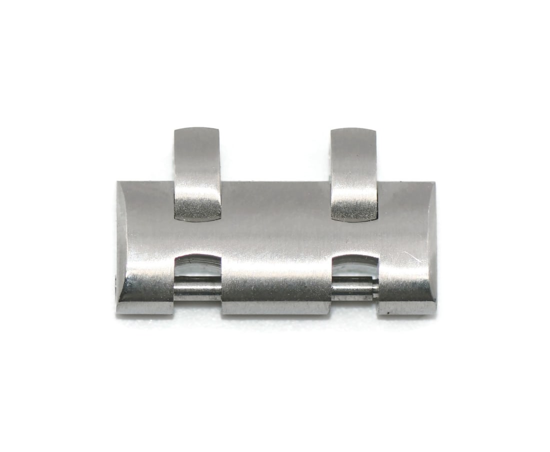 Audemars Piguet Royal Oak Offshore 18mm Stainless Steel Band Link: Audemars Piguet Royal Oak Offshore 18mm Stainless Steel Band Link Enhance your Audemars Piguet Royal Oak Offshore timepiece with this authentic stainless steel band link. Designed specifically for the