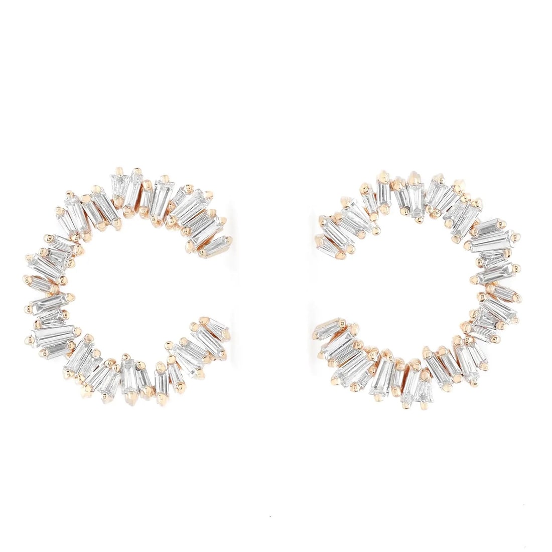 Rachel Koen 0.96Cttw Baguette Diamond Stud Earrings in 18K Yellow Gold: Rachel Koen 0.96Cttw Baguette Diamond Stud Earrings in 18K Yellow Gold Enhance your elegance with these exquisite diamond stud earrings from Rachel Koen, designed to captivate on any occasion. Crafted