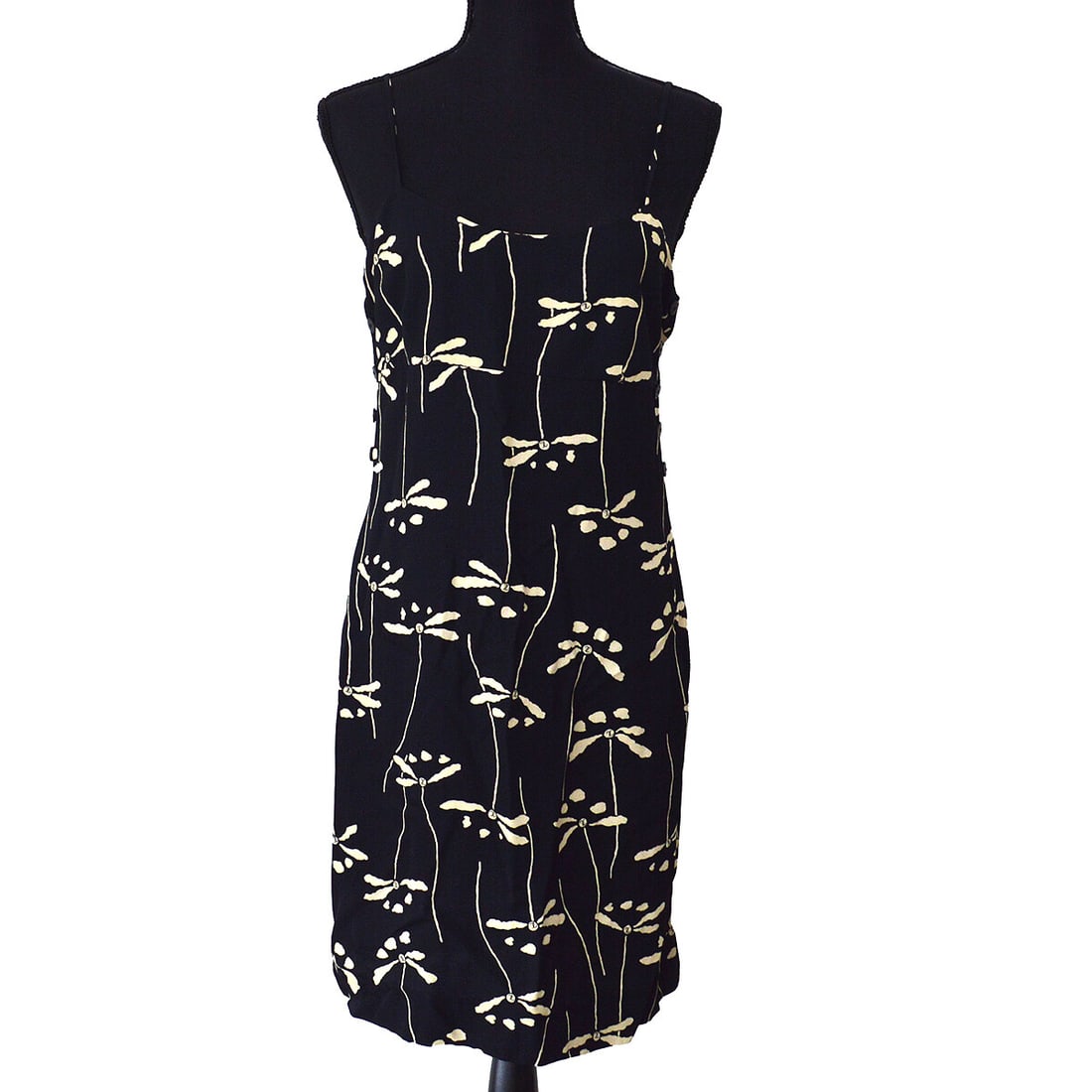 Chanel Vintage Black Sleeveless Camisole Dress Size #40: Chanel Vintage Black Sleeveless Camisole Dress Size #40 This elegant Chanel sleeveless camisole dress skirt in classic black is perfect for casual occasions. Crafted from a luxurious blend of 52% rayo