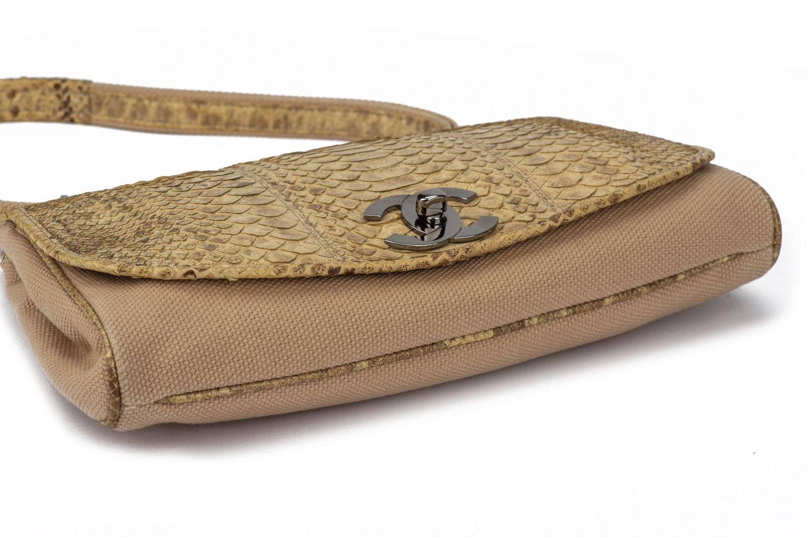 Chanel 2003-2004 Flap Shoulder Bag Python Canvas - 2
