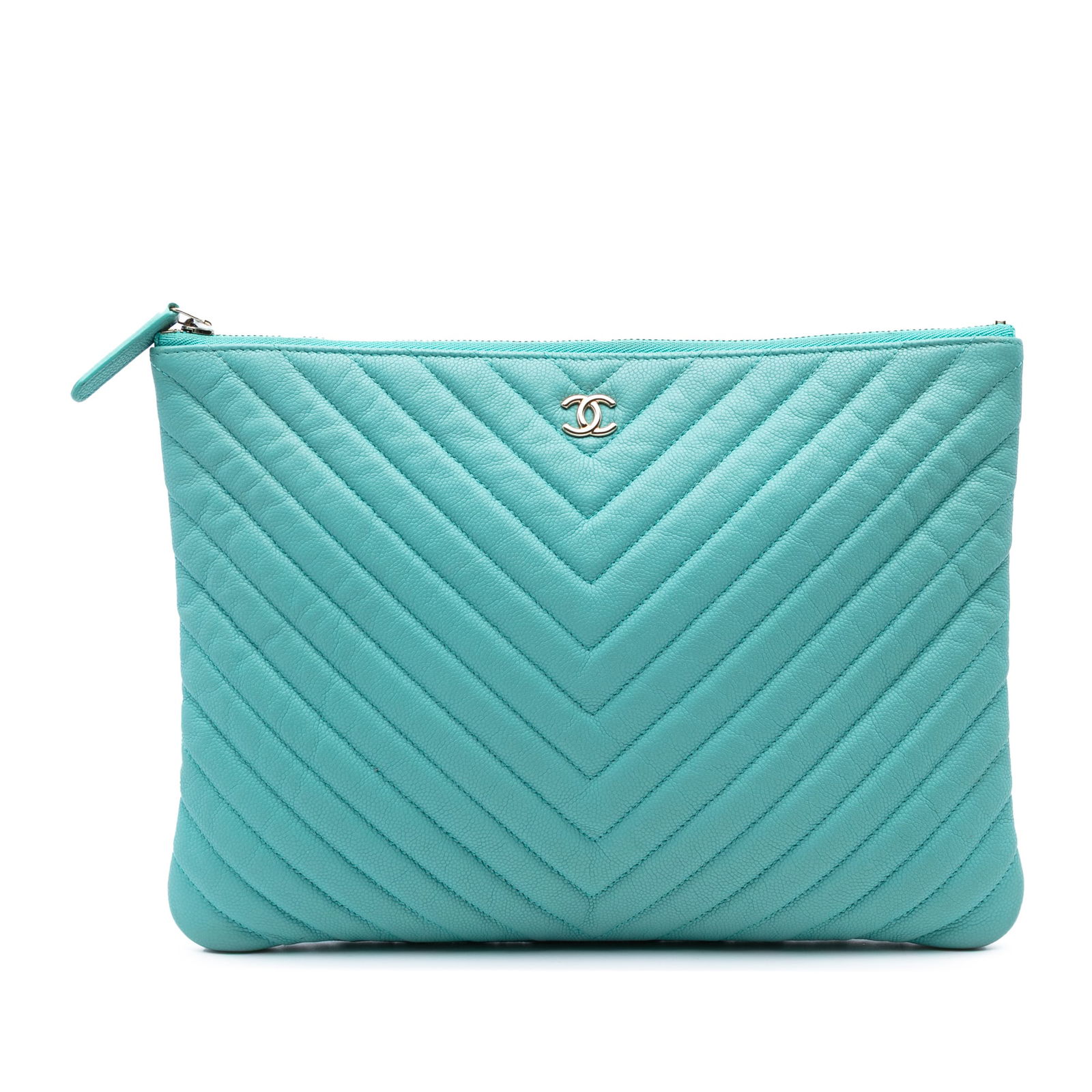 Chanel Medium CC Chevron Caviar Leather Clutch Blue: Chanel Medium CC Chevron Caviar Leather Clutch Blue This Chanel Medium CC Chevron Caviar O Case Clutch is designed with a chic quilted leather body in a striking blue color. It features a secure top z