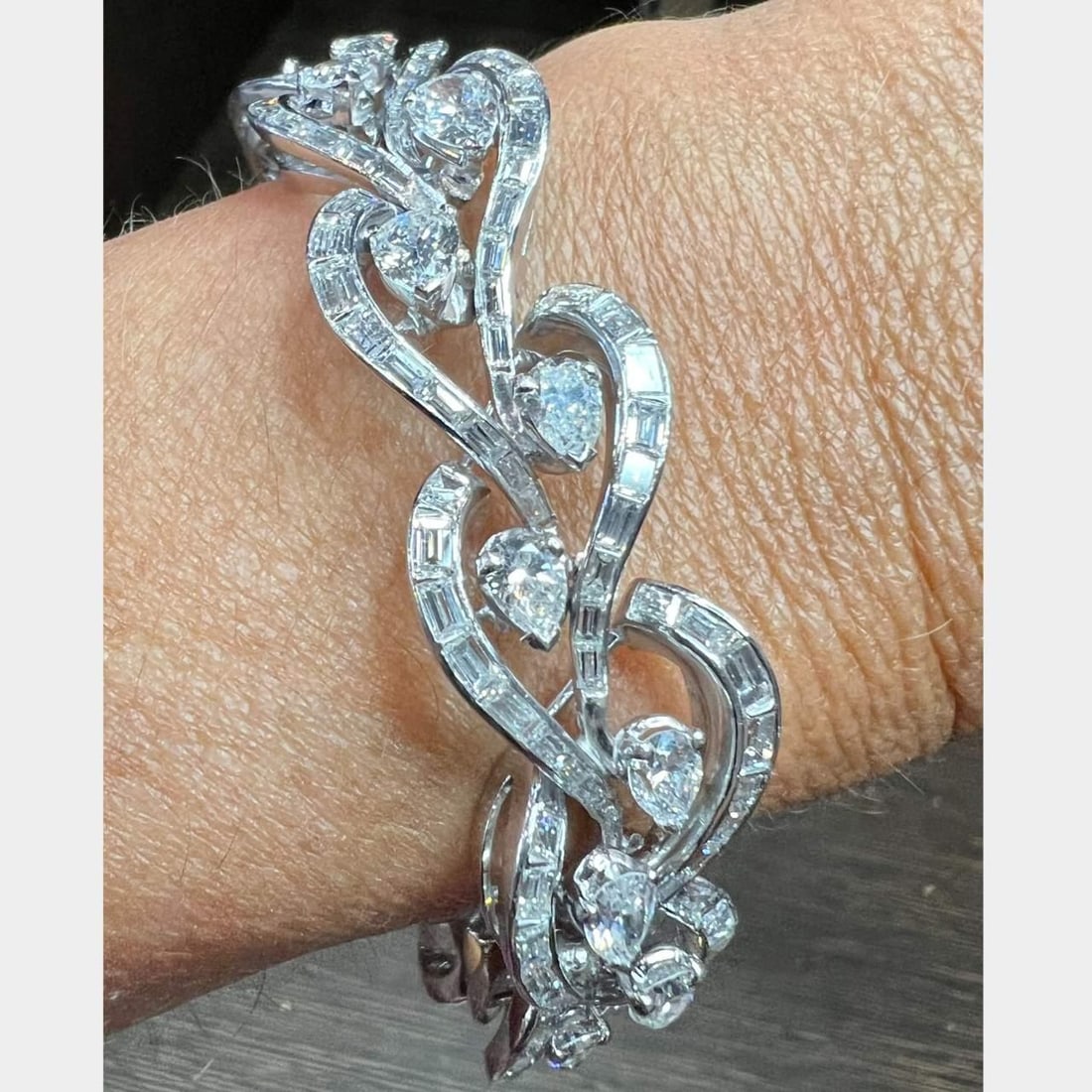 1960's Platinum Diamond Bracelet 22 Pear Shape 220 Baguette 31 Ct E-G VVS-VS: 1960's Platinum Diamond Bracelet 22 Pear Shape 220 Baguette 31 Ct E-G VVS-VS This exquisite 1960's Platinum Diamond Bracelet showcases a stunning array of 22 pear-shaped diamonds totaling approximatel