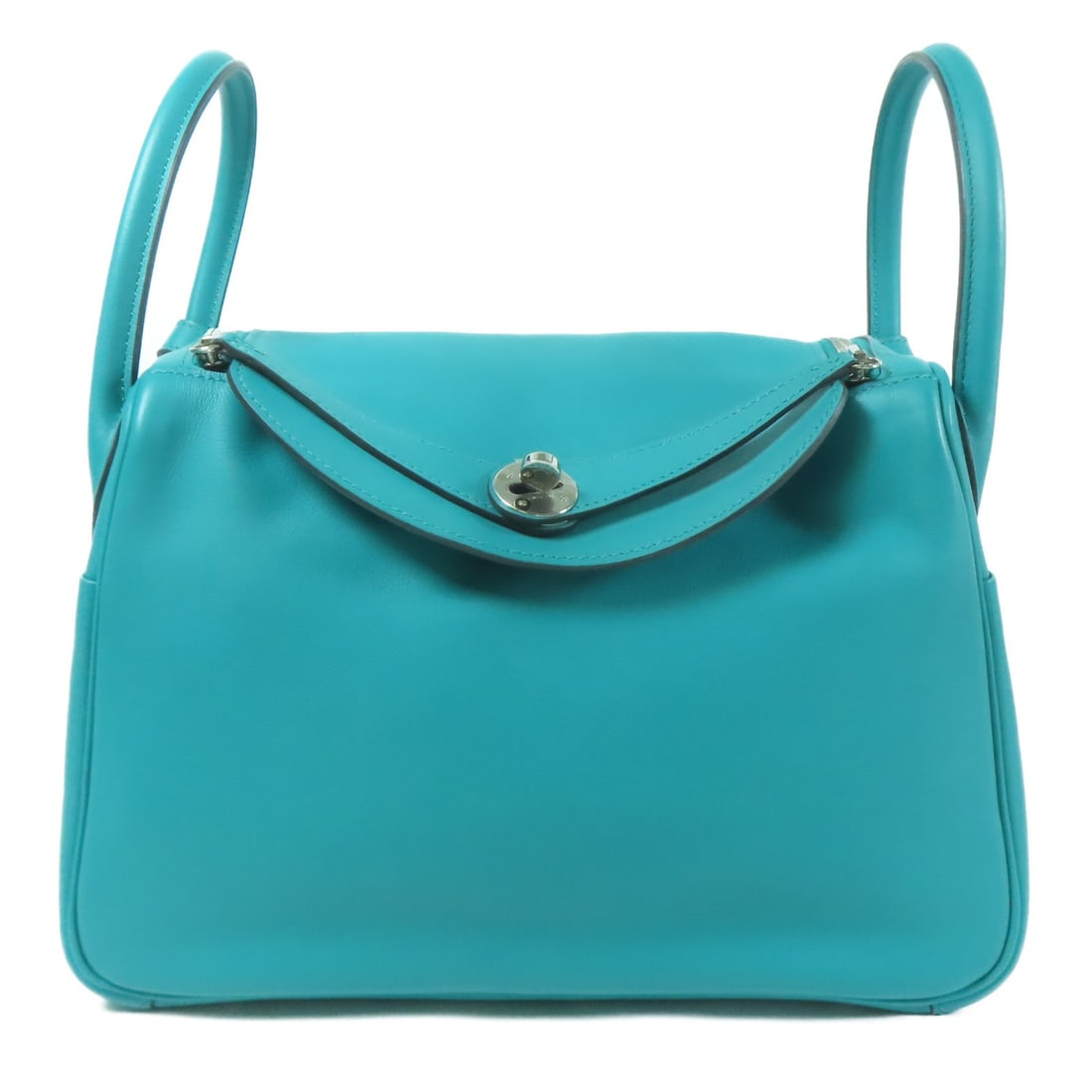 HERMES Lindy 30 Shoulder Bag Blue Lagoon Calfskin Leather: HERMES Lindy 30 Shoulder Bag Blue Lagoon Calfskin Leather This exquisite HERMES Lindy 30 Shoulder Bag is crafted from premium swift leather, showcasing a stunning Blue Lagoon color. The bag features a