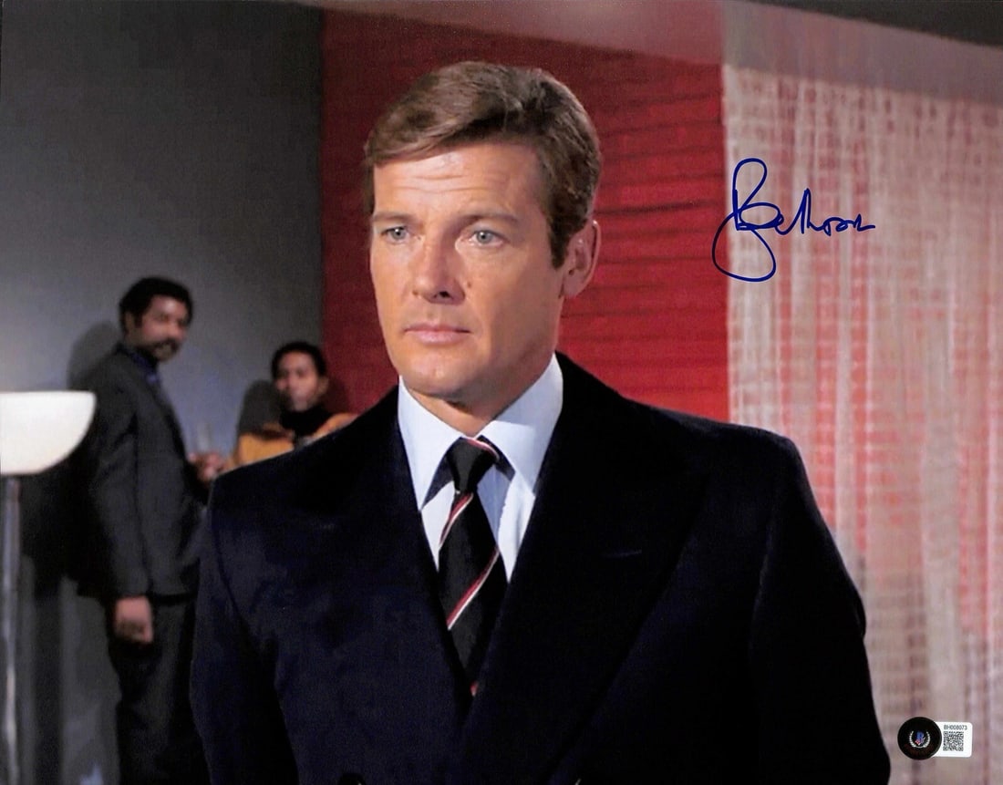 Roger Moore Signed 11x14 James Bond Photo Beckett Authenticated (1 of 1)