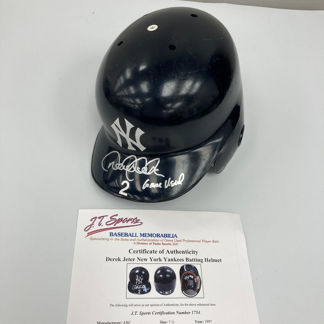 1997 Derek Jeter Signed Game Used Yankees Helmet with JSA COA: 1997 Derek Jeter Signed Game Used Yankees Helmet with JSA COA This historic 1997 Derek Jeter Rookie Era signed game-used New York Yankees helmet is a remarkable piece of memorabilia for any baseball f