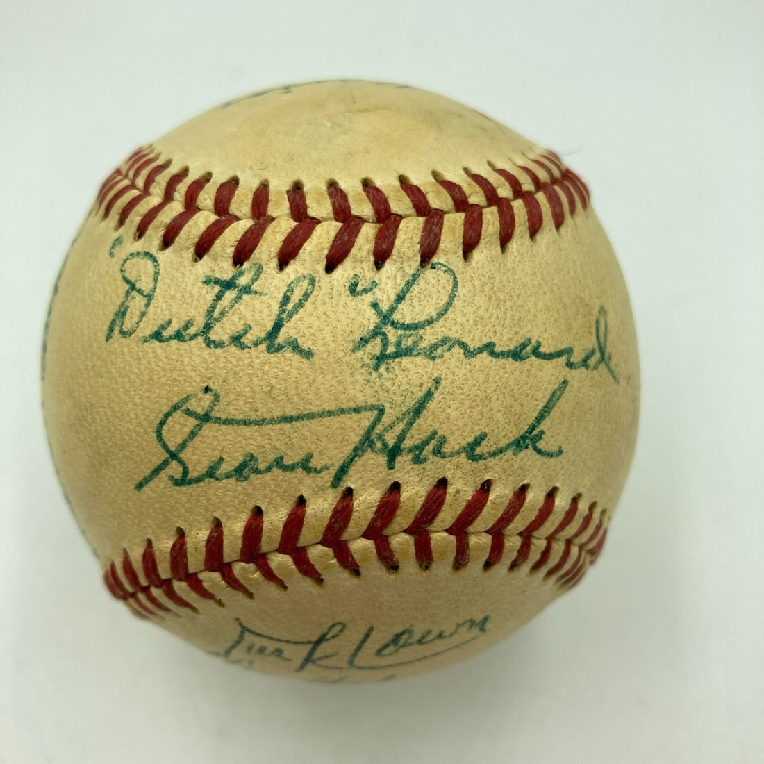 1956 Chicago Cubs Team Signed Baseball with Ernie Banks JSA COA: 1956 Chicago Cubs Team Signed Baseball with Ernie Banks JSA COA This 1956 Chicago Cubs Team Signed Official National League Baseball features 17 signatures, prominently including Hall of Famer Ernie B