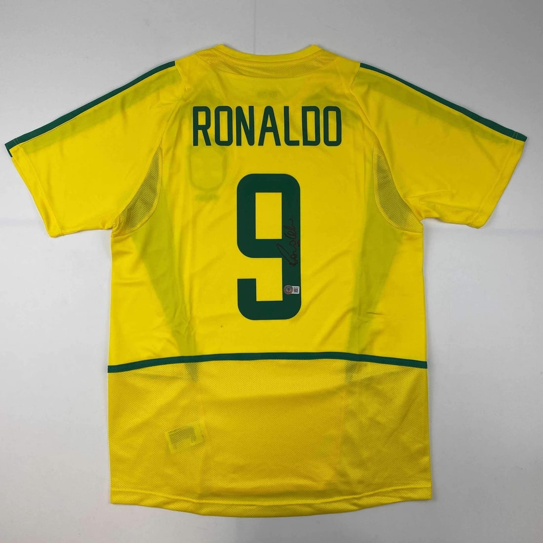 Ronaldo Nazario Autographed Brazil Jersey Beckett BAS COA Gem Mint: Ronaldo Nazario Autographed Brazil Jersey Beckett BAS COA Gem Mint Own a piece of soccer history with this autographed Ronaldo Nazario Brazil yellow jersey. This custom jersey, featuring the name and