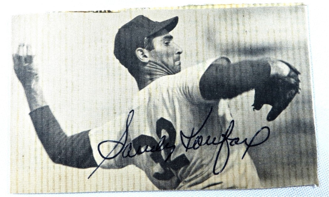 Sandy Koufax Autographed Vintage Photo Dodgers 2.75x4.75 JSA Certified: Sandy Koufax Autographed Vintage Photo Dodgers 2.75x4.75 JSA Certified This is an original autographed small photo of legendary baseball player Sandy Koufax, a star for the Los Angeles Dodgers. The bl
