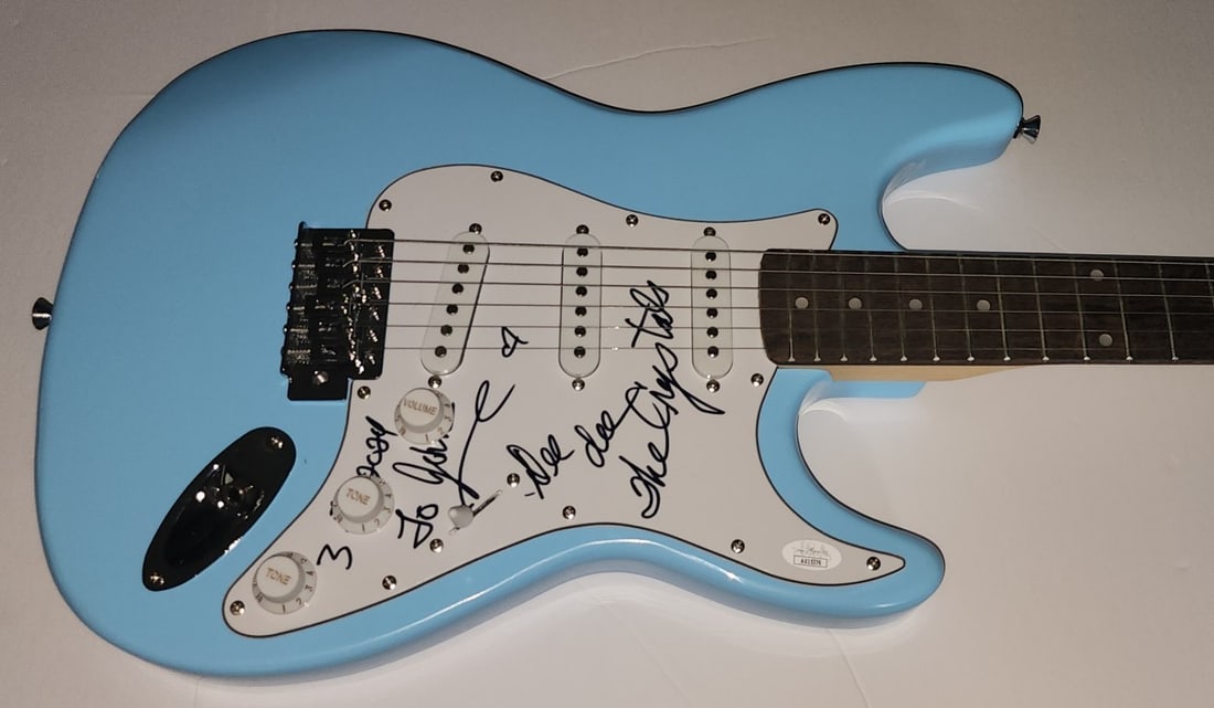 Dee Dee Kenniebrew Signed Electric Guitar JSA Authentication: Dee Dee Kenniebrew Signed Electric Guitar JSA Authentication This original Dee Dee Kenniebrew autographed electric guitar is a must-have for collectors and fans alike. Featuring authentic signatures f