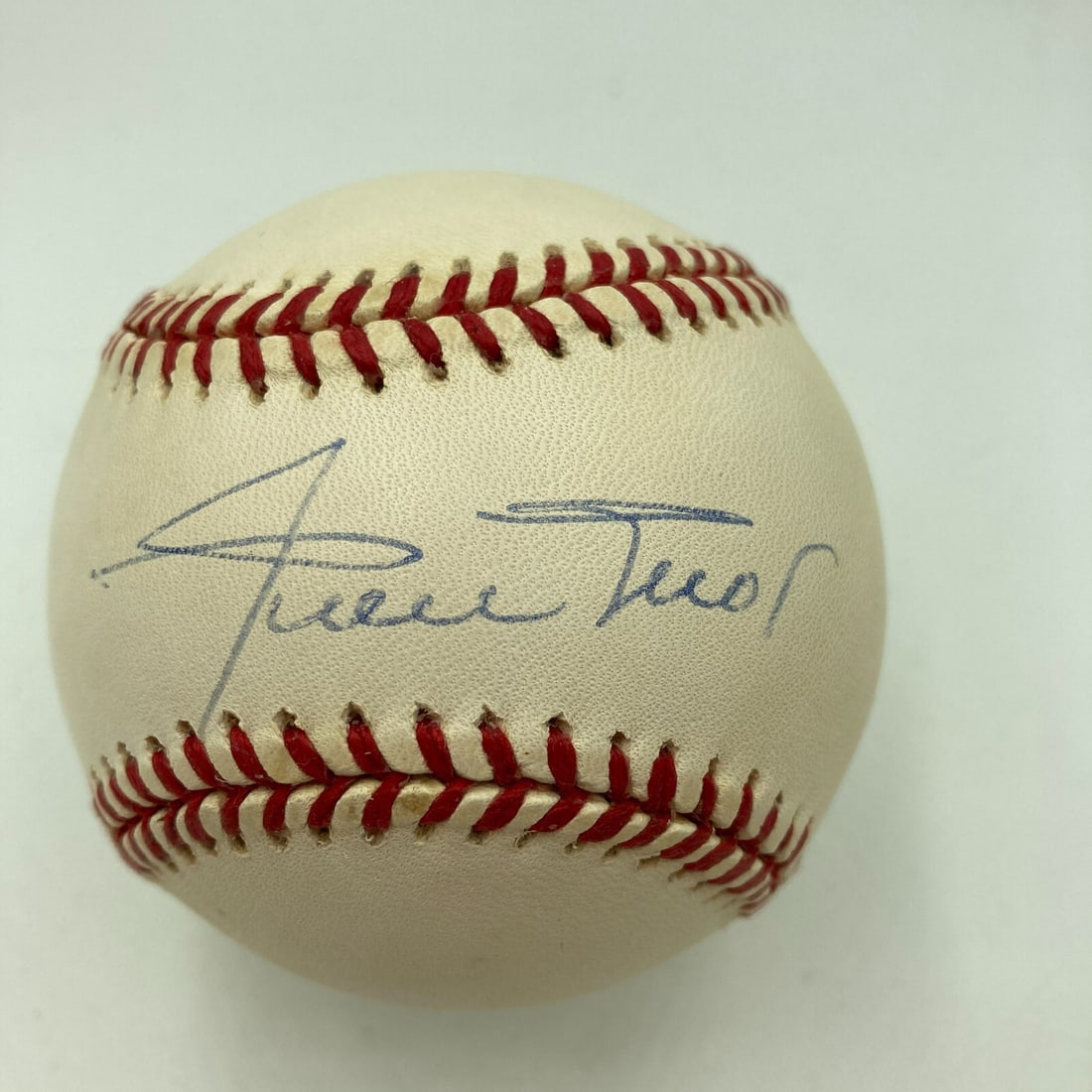Willie Mays Autographed Official MLB Baseball PSA DNA COA: Willie Mays Autographed Official MLB Baseball PSA DNA COA Celebrate the legacy of one of baseball's greatest legends with this officially autographed National League baseball by Willie Mays. This auth