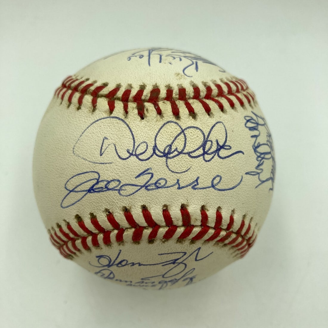 1998 New York Yankees Team Signed Baseball Derek Jeter 17 Signatures JSA Authenticated: 1998 New York Yankees Team Signed Baseball Derek Jeter 17 Signatures JSA Authenticated Celebrate the legendary 1998 New York Yankees with this officially licensed World Series Champions team-signed ba