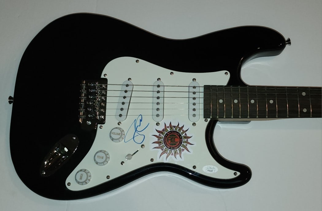 Jerry Cantrell Autographed Guitar Alive in Chains JSA Certified: Jerry Cantrell Autographed Guitar Alive in Chains JSA Certified This is an original Jerry Cantrell autographed guitar, featuring the iconic design from the 'Alive in Chains' era. Authenticated by Jame