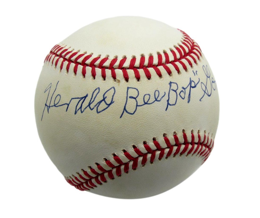 Herald Gordon Signed OAL Baseball Chicago American Giants PSA/DNA Certified: Herald Gordon Signed OAL Baseball Chicago American Giants PSA/DNA Certified This is a signed OAL baseball featuring the autograph of Herald "Beebop" Gordon, an esteemed player from the Negro League's