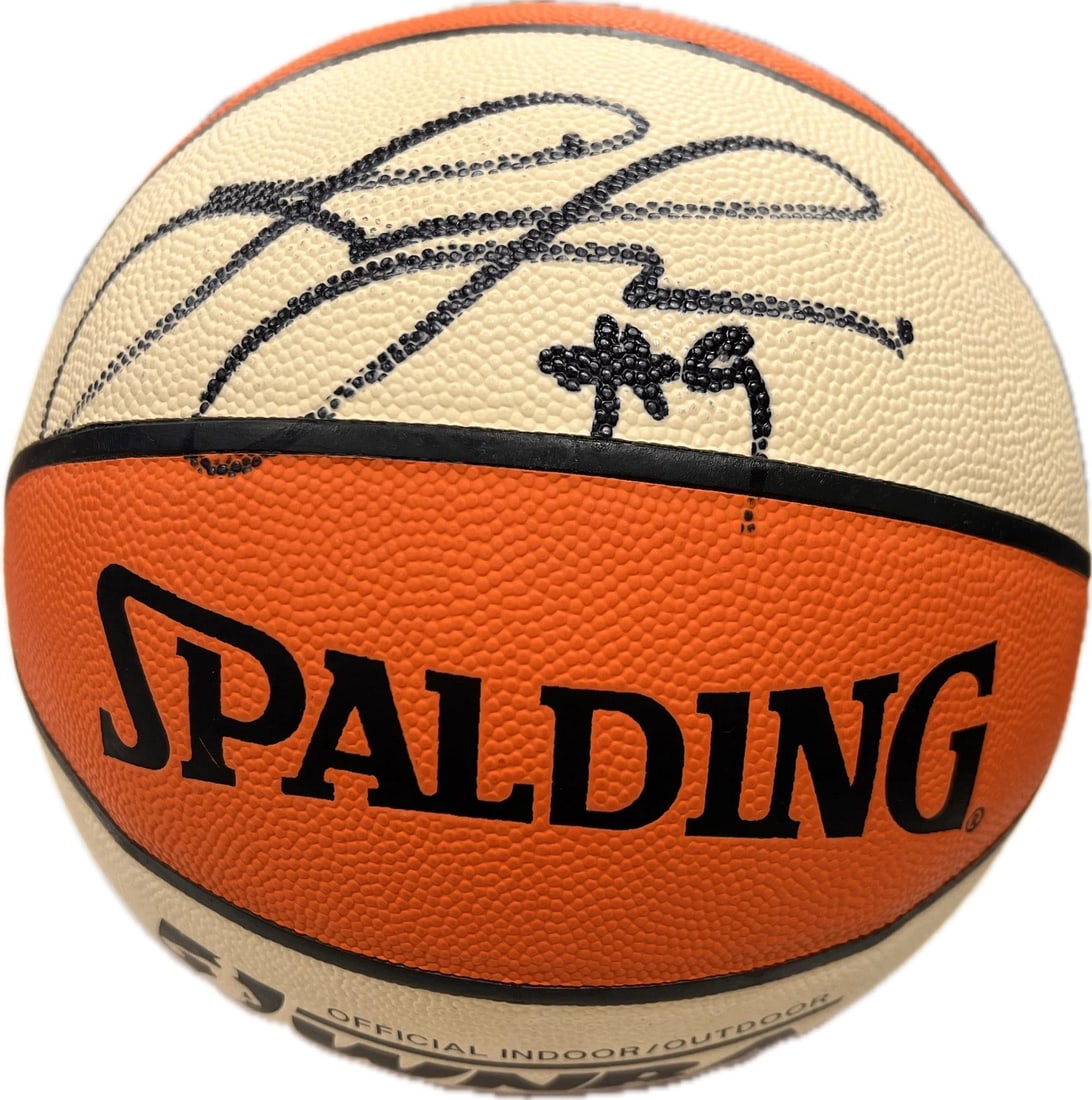 Lisa Leslie Autographed Spalding WNBA Basketball PSA/DNA Certified: Lisa Leslie Autographed Spalding WNBA Basketball PSA/DNA Certified This is an authentic Spalding WNBA Basketball signed by Lisa Leslie, a distinguished Hall of Fame player known for her exceptional ca