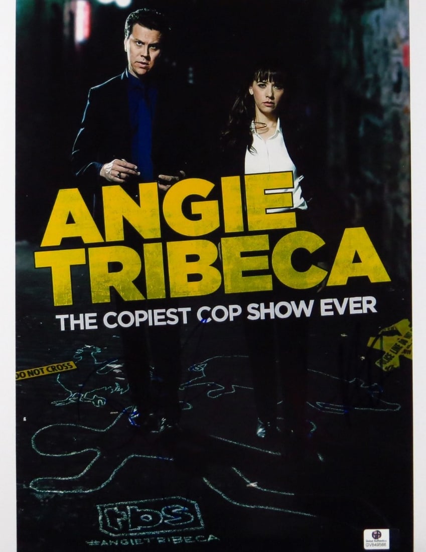 Hayes MacArthur Rashida Jones Autographed 11x14 Photo GAI Certified: Hayes MacArthur Rashida Jones Autographed 11x14 Photo GAI Certified This stunning 11x14 photograph features the autographs of Hayes MacArthur and Rashida Jones, renowned actors from the hit series Ang