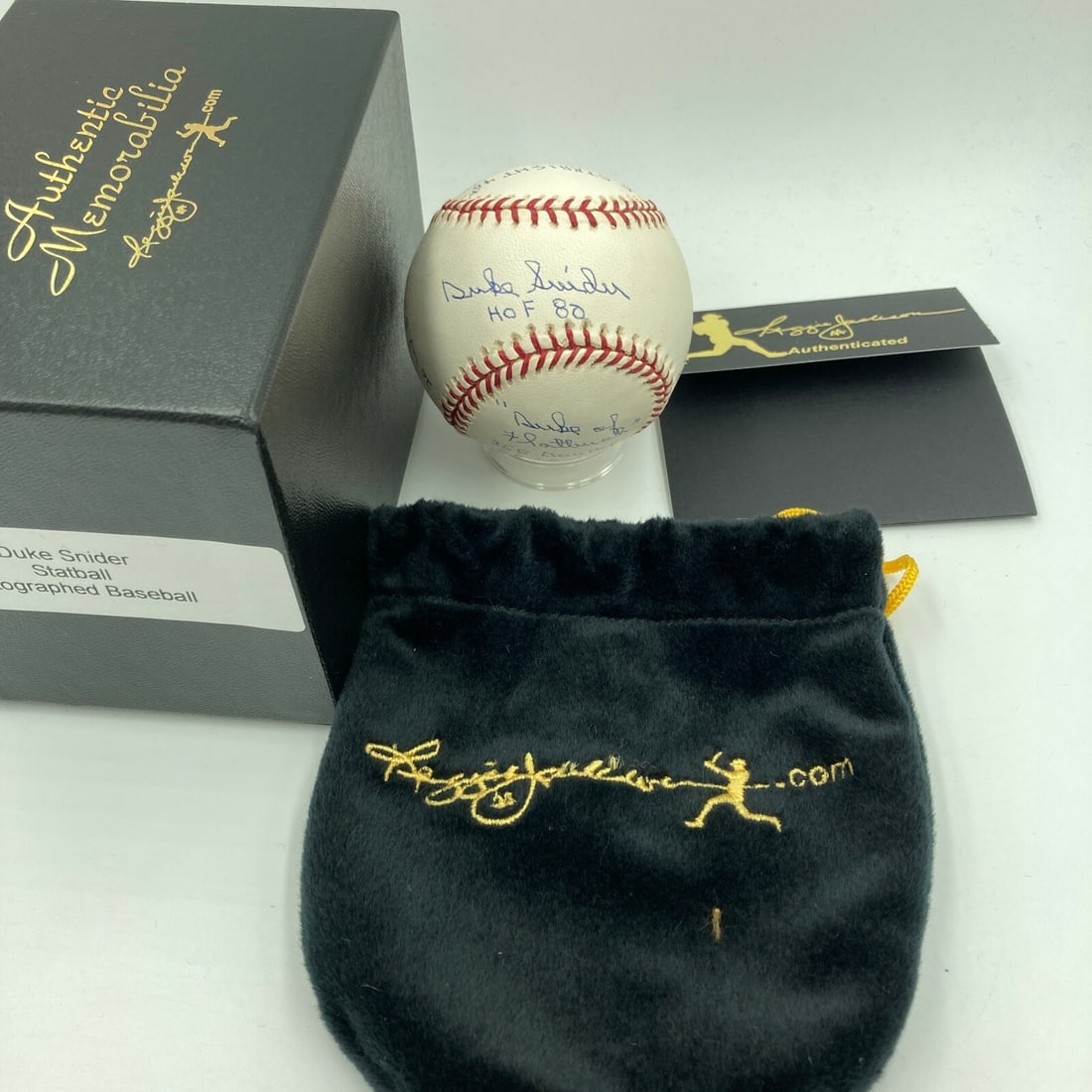 Duke Snider Signed MLB Baseball with Career Stats and Reggie Jackson COA: Duke Snider Signed MLB Baseball with Career Stats and Reggie Jackson COA This is an Official Major League Baseball signed by Duke Snider, featuring heavy inscriptions of his career statistics. The ite
